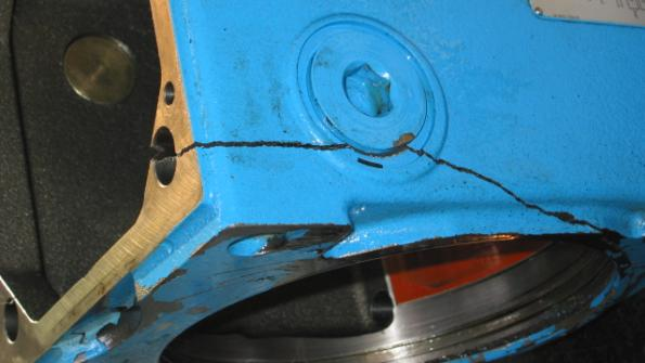 Cracked hydraulic piston pump housing