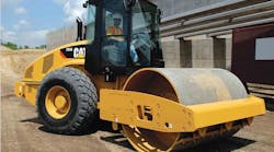 The CS56 soil compactor uses Caterpillar&rsquo;s pod-style vibratory system to deliver high compactive force while offering dual amplitude selection and innovative design ensure precise performance.