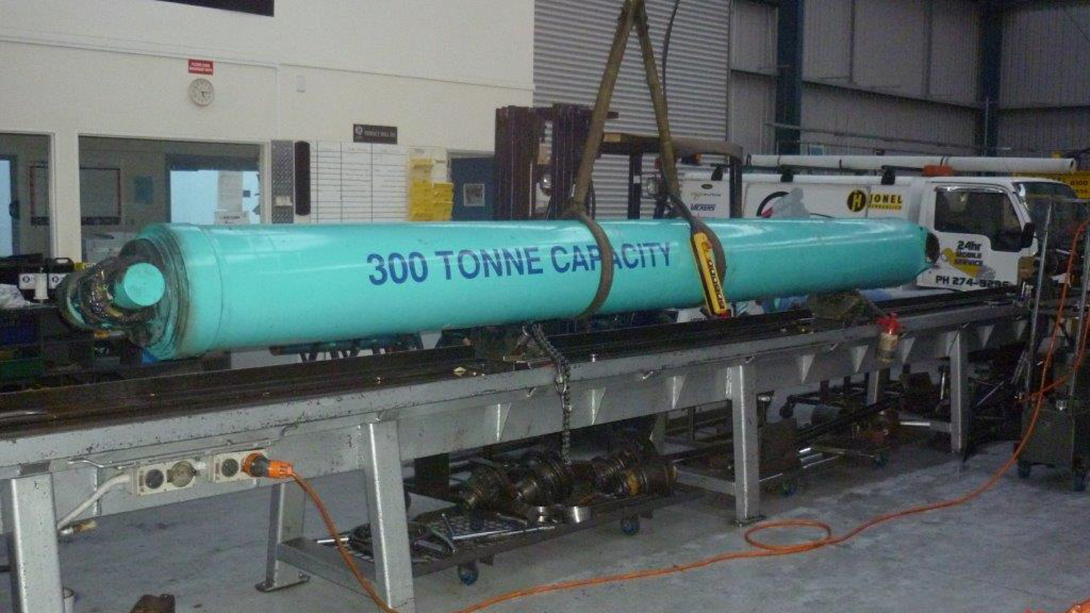 Large crane cylinder