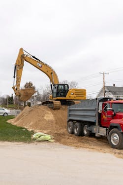 A larger boom/stick/bucket cylinder on the new Cat 336 Hydraulic Excavator helps maximize digging force. A larger boom/stick/bucket cylinder on the new Cat 336 Hydraulic Excavator helps maximize digging force.