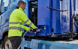 Hydrogen refueling is as quick as that for engine-powered vehicles, but infrastructure still needs to be built up. Hydrogen refueling is as quick as that for engine-powered vehicles, but infrastructure still needs to be built up.