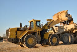 A CLSS hydraulic system on the new WA800-8 wheel loader provides power on demand to improve efficiency. A CLSS hydraulic system on the new WA800-8 wheel loader provides power on demand to improve efficiency.