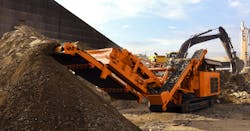 The Rockster R1100DE stone crusher uses a series hybrid system, enabling it to achieve 16,000 L in fuel savings annually. The Rockster R1100DE stone crusher uses a series hybrid system, enabling it to achieve 16,000 L in fuel savings annually.