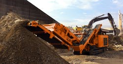 The Rockster R1100DE stone crusher uses a series hybrid system, enabling it to achieve 16,000 L in fuel savings annually. The Rockster R1100DE stone crusher uses a series hybrid system, enabling it to achieve 16,000 L in fuel savings annually.