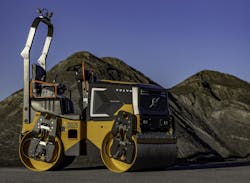 Volvo CE is expanding its electrification portfolio with the DD25 Electric asphalt compactor. Volvo CE is expanding its electrification portfolio with the DD25 Electric asphalt compactor.