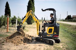 New Holland is debuting its first commercially available battery-electric machine. New Holland is debuting its first commercially available battery-electric machine.