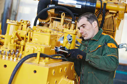 Like all machine components, proper maintenance of hydraulic reservoirs ensures optimized performance and minimal downtime.