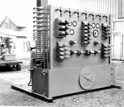 A 1,000 L tank capacity hydraulic power unit with heavy front panel design from 1972 developed by Bosch Rexroth. A 1,000 L tank capacity hydraulic power unit with heavy front panel design from 1972 developed by Bosch Rexroth.