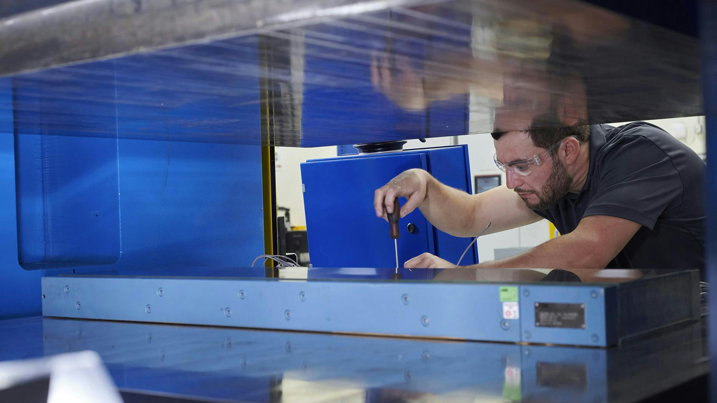 70-ton roll force load cell hydraulic press can exert a force of 4,000,000 pounds on tested sensors