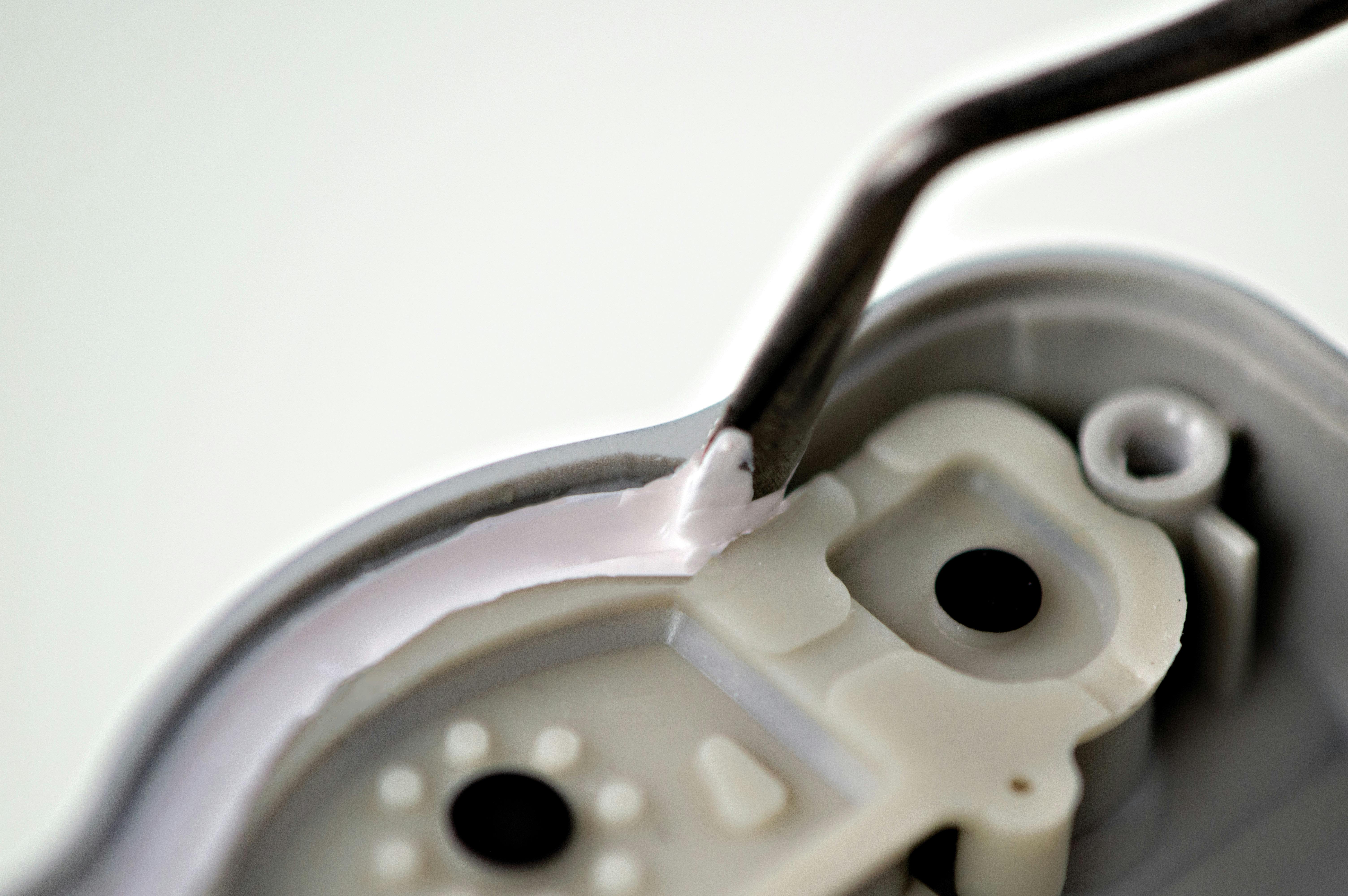 Master Bond EP5LTE-100 is a one part, non-premixed and frozen epoxy with a very low coefficient of thermal expansion (CTE), high glass transition temperature (Tg), and extremely high modulus.