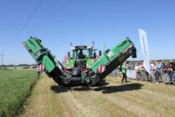 The main manifold developed by HydraForce controls general functions of the SaMASZ mower including lifting and lowering of conveyors. The main manifold developed by HydraForce controls general functions of the SaMASZ mower including lifting and lowering of conveyors.