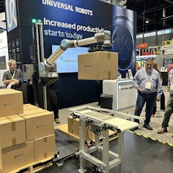 Universal Robots cobot in an end-of-line palletizing application Universal Robots cobot in an end-of-line palletizing application