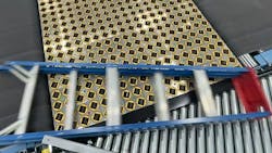 A steerable wheel table sorting a ladder onto a conveyor A steerable wheel table sorting a ladder onto a conveyor