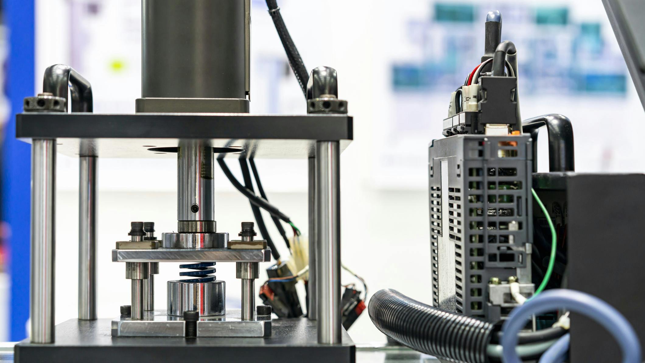 Hydraulic press machine and PLC