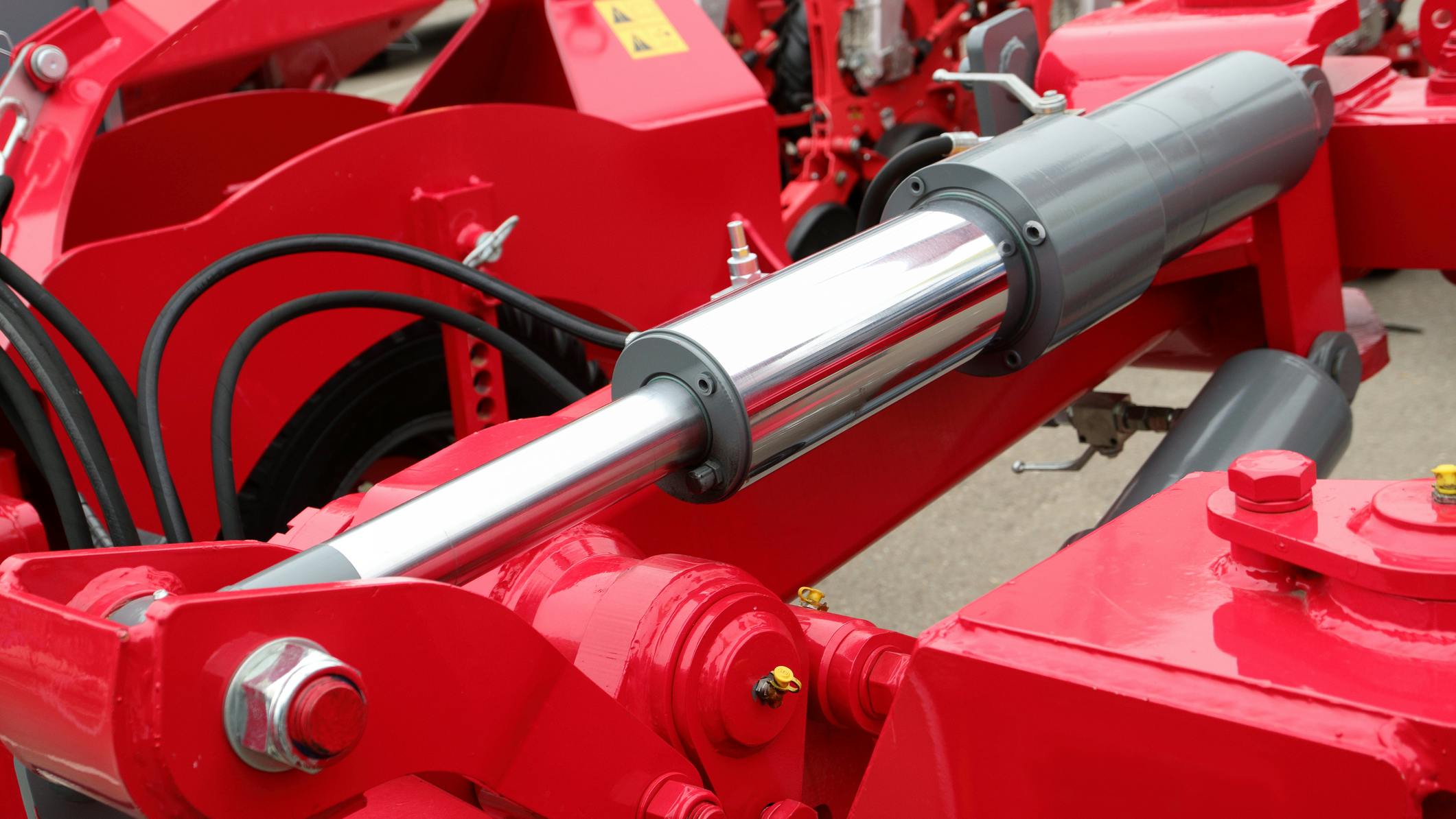 Hydraulic cylinders on a machine
