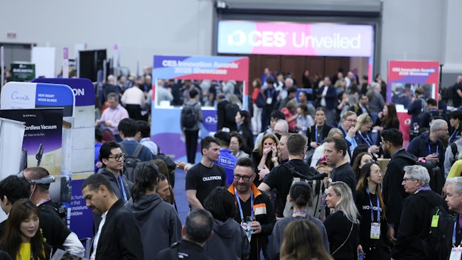 Crowd of people on tradeshow floor
