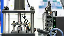 Hydraulic press machine and controller during metal spring test