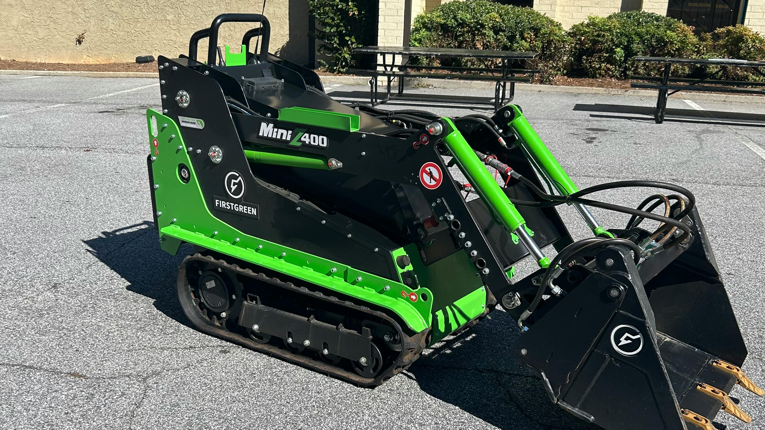 Close up on the FIRSTGREEN MiniZ Loader Full Electric machine