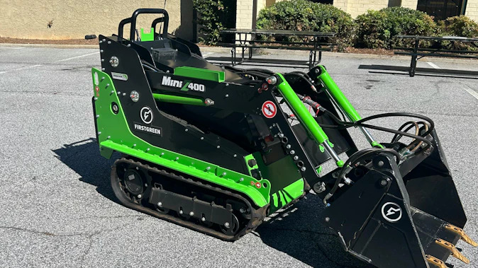 Close up on the FIRSTGREEN MiniZ Loader Full Electric machine